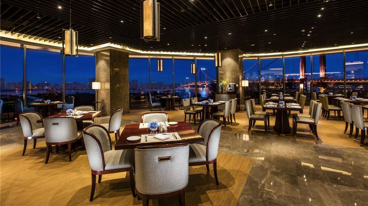 Hilton Wuhan Riverside Restaurant