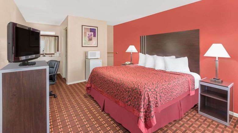<b>Days Inn University Drive Room</b>. Images powered by <a href="https://iceportal.shijigroup.com/" title="IcePortal" target="_blank">IcePortal</a>.