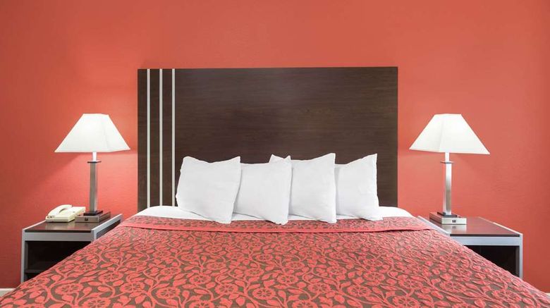 <b>Days Inn University Drive Room</b>. Images powered by <a href="https://iceportal.shijigroup.com/" title="IcePortal" target="_blank">IcePortal</a>.
