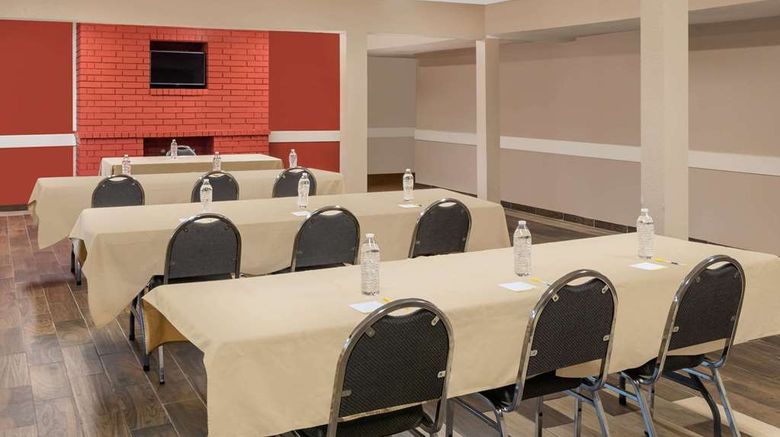 <b>Days Inn University Drive Meeting</b>. Images powered by <a href="https://iceportal.shijigroup.com/" title="IcePortal" target="_blank">IcePortal</a>.