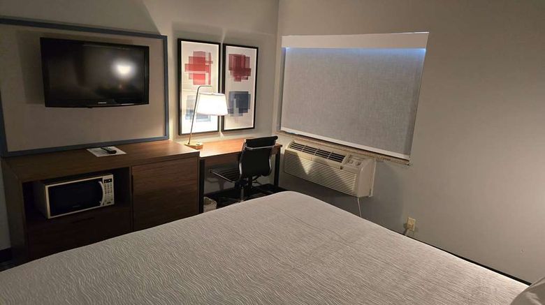 <b>AmericInn by Wyndham Beloit Room</b>. Images powered by <a href="https://iceportal.shijigroup.com/" title="IcePortal" target="_blank">IcePortal</a>.