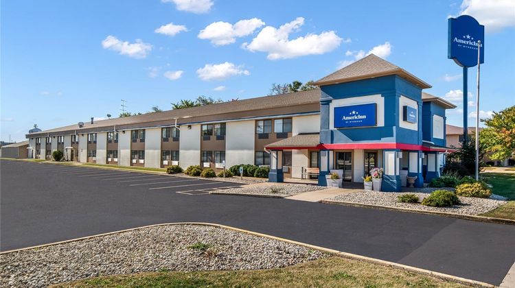 AmericInn by Wyndham Beloit Exterior