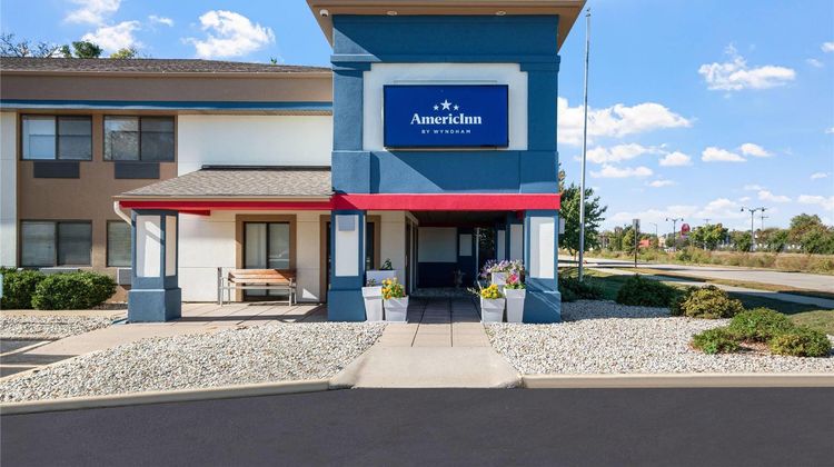 AmericInn by Wyndham Beloit Exterior