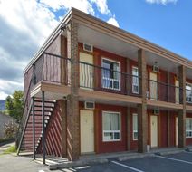 EasyStay Inn & Suites Fernie Exterior