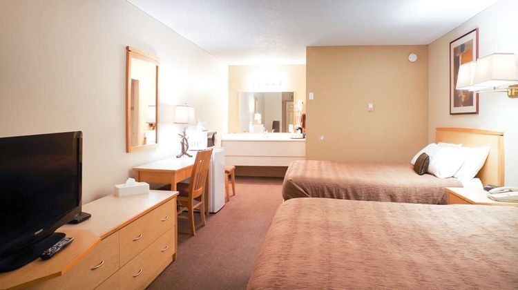 EasyStay Inn & Suites Fernie Room