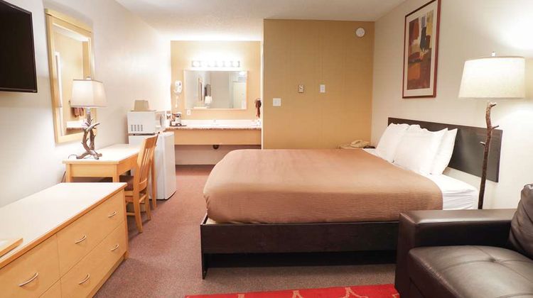 EasyStay Inn & Suites Fernie Room