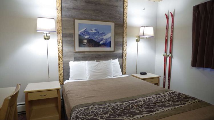 EasyStay Inn & Suites Fernie Room