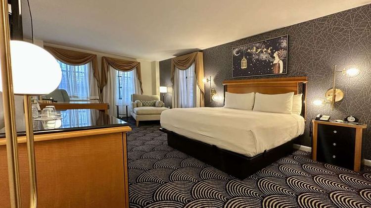 Inn At Great Neck Room