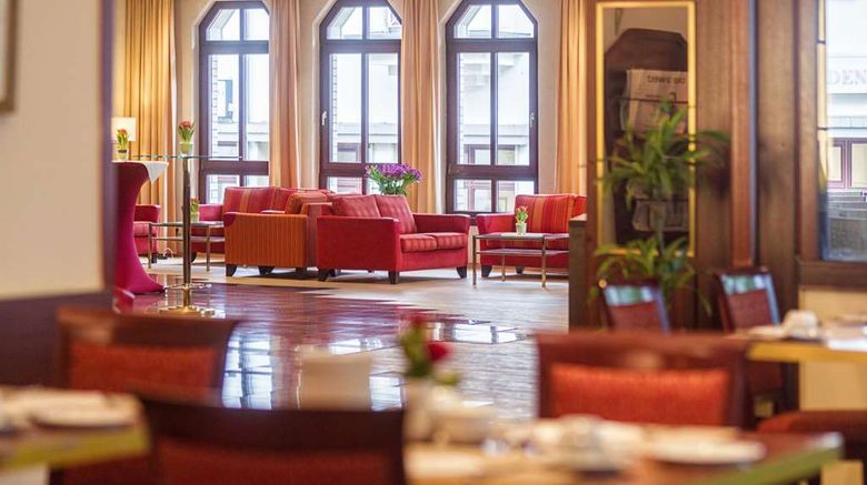 <b>Golden Tulip Bielefeld City Lobby</b>. Images powered by <a href="https://iceportal.shijigroup.com/" title="IcePortal" target="_blank">IcePortal</a>.
