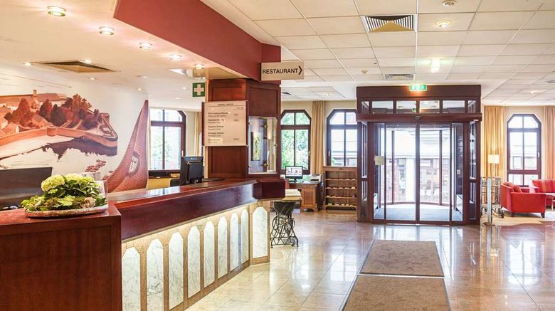 <b>Golden Tulip Bielefeld City Lobby</b>. Images powered by <a href="https://iceportal.shijigroup.com/" title="IcePortal" target="_blank">IcePortal</a>.