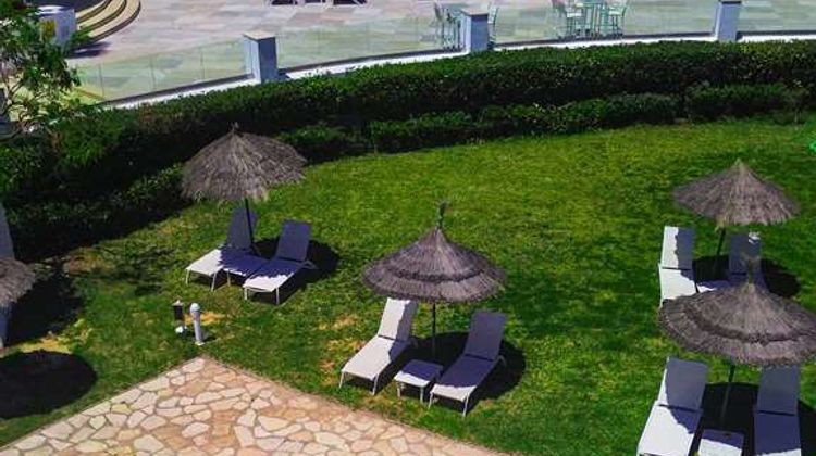 Golden Tulip Taj Sultan Resort Pool