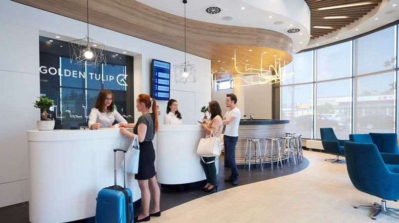 <b>Golden Tulip Warsaw Airport Hotel Lobby</b>. Images powered by <a href="https://iceportal.shijigroup.com/" title="IcePortal" target="_blank">IcePortal</a>.
