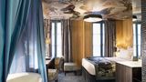 <b>Hotel Le Bellechasse Room</b>. Images powered by <a href="https://iceportal.shijigroup.com/" title="IcePortal" target="_blank">IcePortal</a>.