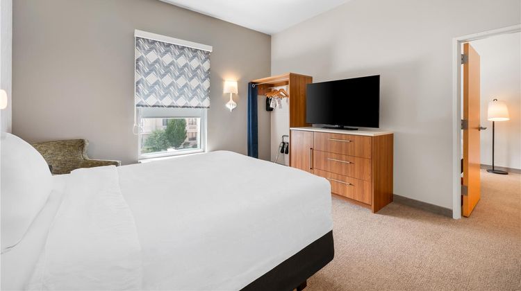 Home2 Suites by Hilton Charlotte Airport Room