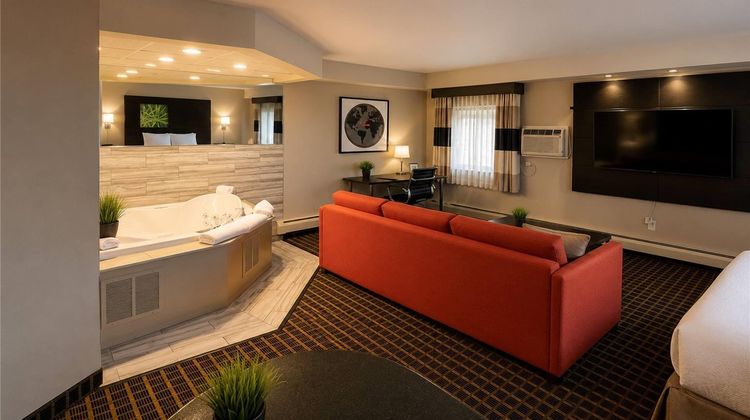 Ramada Minneapolis/Golden Valley Suite
