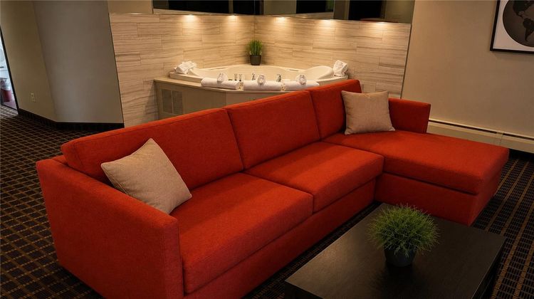 Ramada Minneapolis/Golden Valley Suite