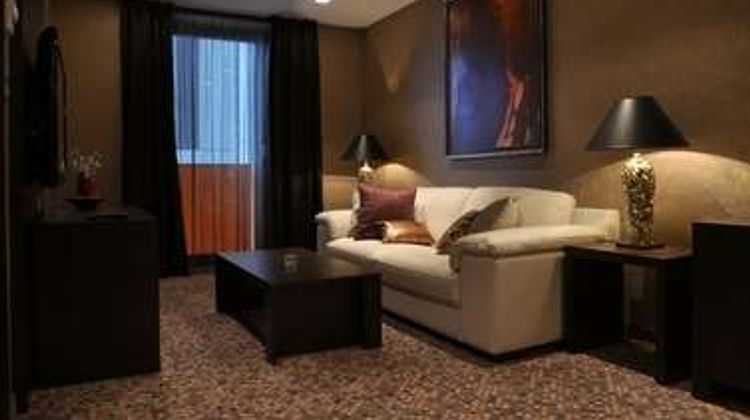 Hotel President Suite