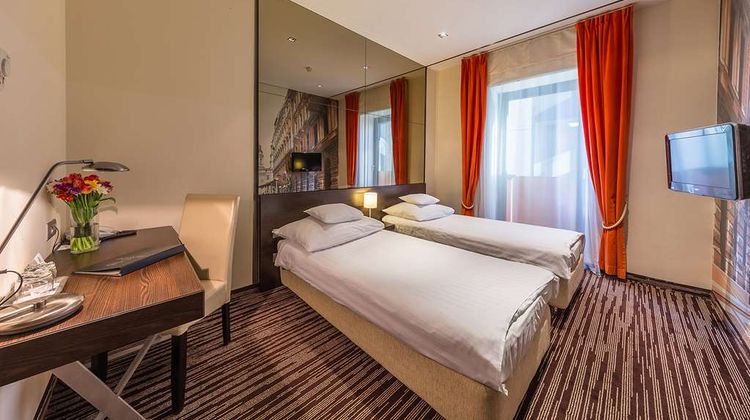 Hotel President Room