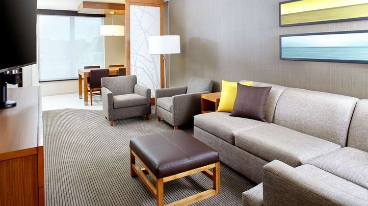 Hyatt Place Cleveland/Lyndhurst/Legacy V Suite