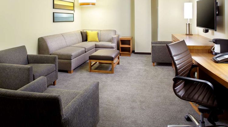 Hyatt Place Cleveland/Lyndhurst/Legacy V Suite