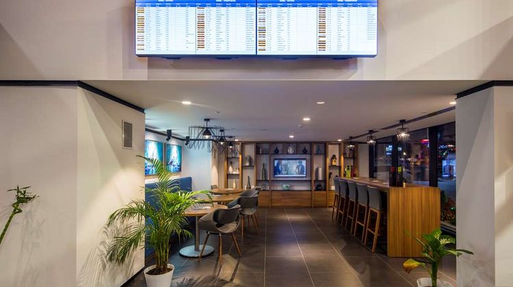 Hampton by Hilton Istanbul Kurtkoy Lobby