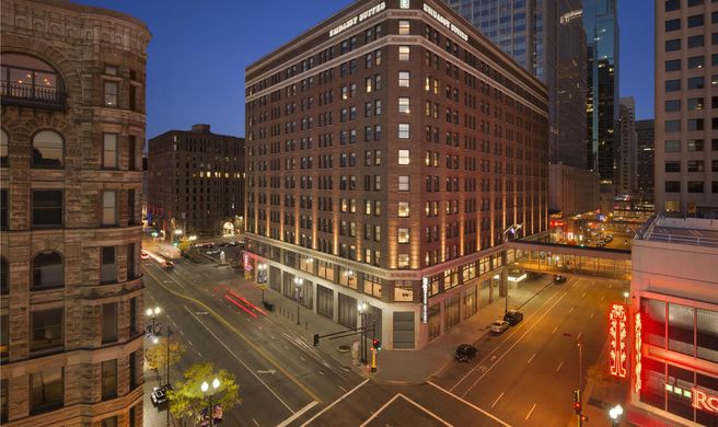 Embassy Suites Minneapolis Downtown Exterior