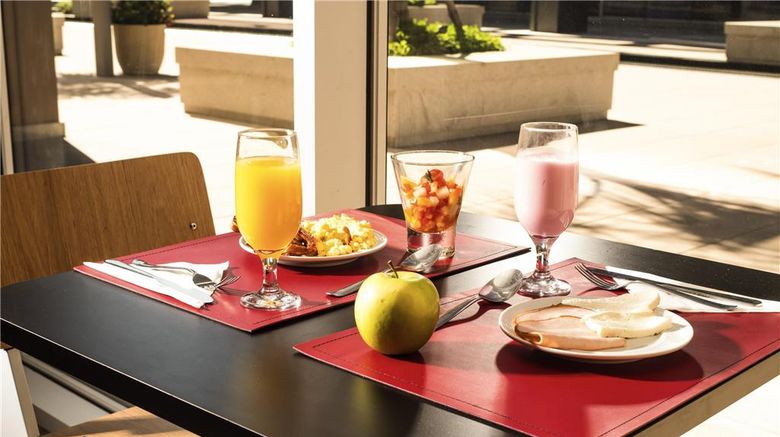 <b>Ibis Rio Porto Atlantico Restaurant</b>. Images powered by <a href="https://iceportal.shijigroup.com/" title="IcePortal" target="_blank">IcePortal</a>.