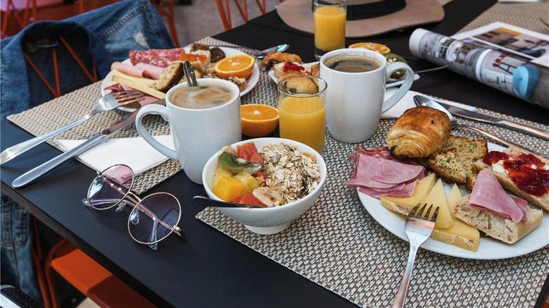 <b>Ibis Styles Paris Clichy Restaurant</b>. Images powered by <a href="https://iceportal.shijigroup.com/" title="IcePortal" target="_blank">IcePortal</a>.