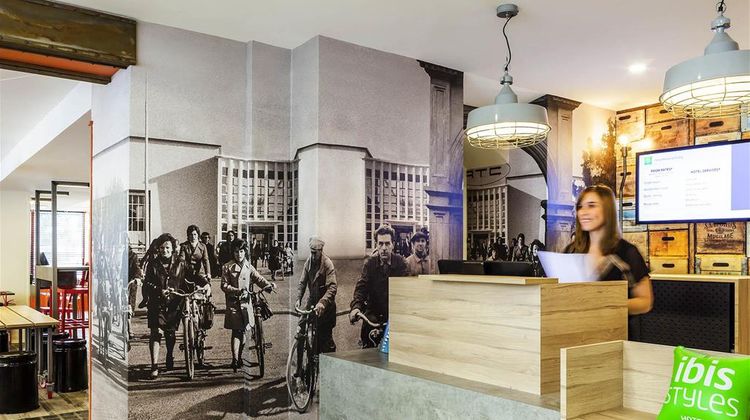 Ibis Styles Paris Clichy Exterior