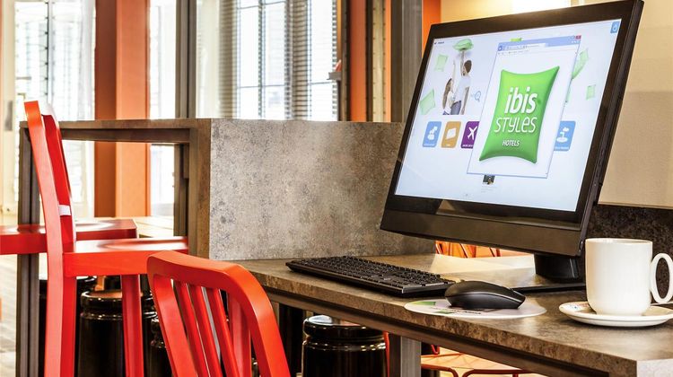 Ibis Styles Paris Clichy Exterior