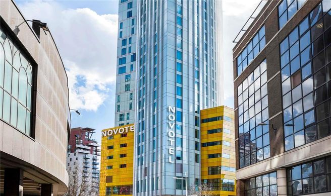 Novotel London Canary Wharf Exterior