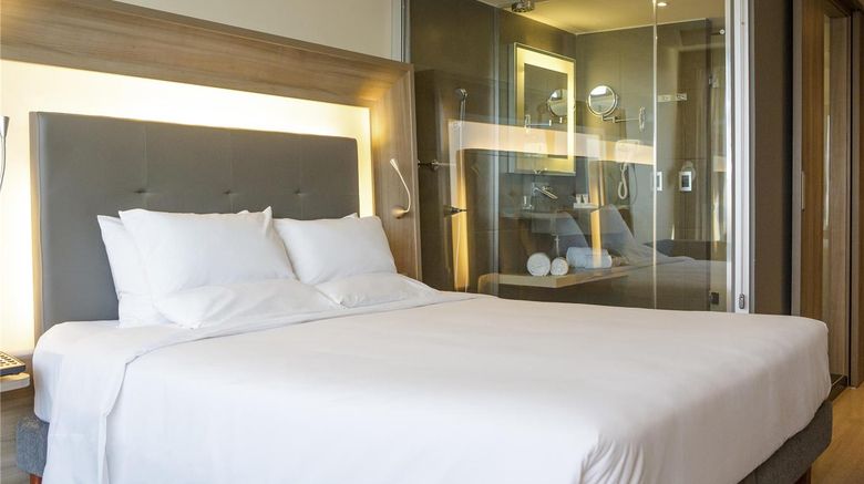 <b>Novotel RJ Porto Atlantico Room</b>. Images powered by <a href="https://iceportal.shijigroup.com/" title="IcePortal" target="_blank">IcePortal</a>.