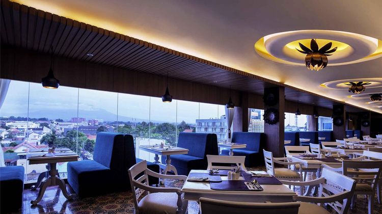 Grand Mercure Yogyakarta Adi Sucipto Restaurant