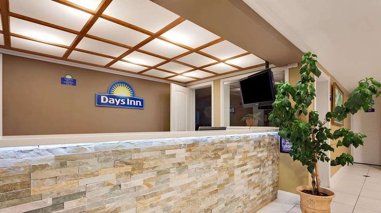 Days Inn Lakewood South Tacoma Lobby