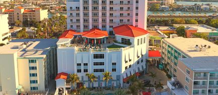 Hampton Inn & Suites Clearwater Beach Exterior