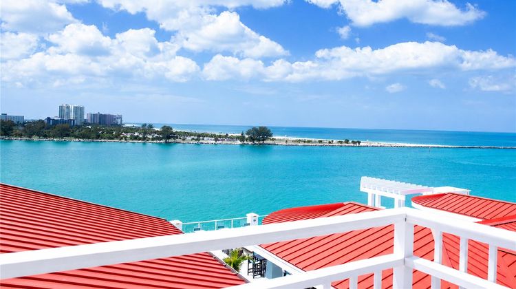 Hampton Inn & Suites Clearwater Beach Room