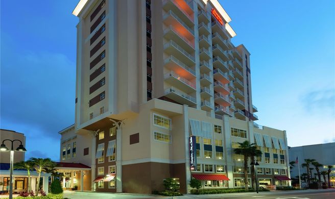 Hampton Inn & Suites Clearwater Beach Exterior