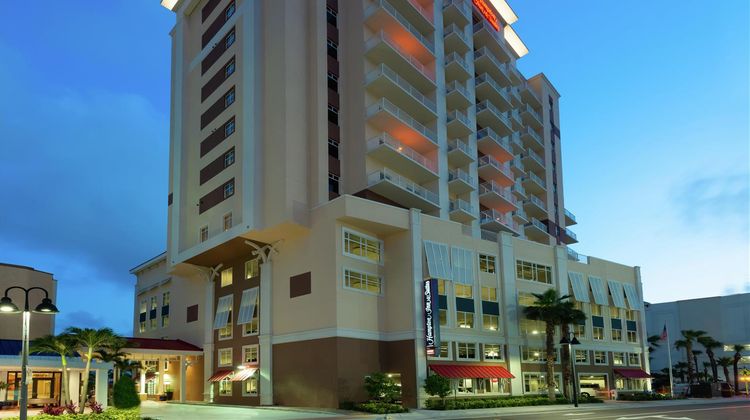 Hampton Inn & Suites Clearwater Beach Exterior