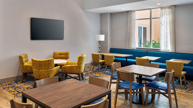 Hampton Inn & Suites Clearwater Beach Lobby