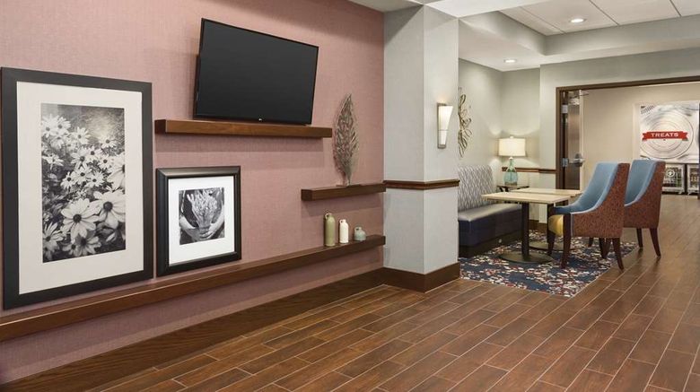<b>Hampton Inn Penn Yan Lobby</b>. Images powered by <a href="https://iceportal.shijigroup.com/" title="IcePortal" target="_blank">IcePortal</a>.