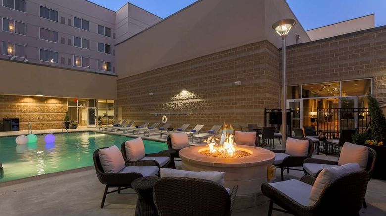 <b>DoubleTree by Hilton Evansville Pool</b>. Images powered by <a href="https://iceportal.shijigroup.com/" title="IcePortal" target="_blank">IcePortal</a>.