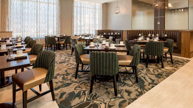 <b>DoubleTree by Hilton Evansville Restaurant</b>. Images powered by <a href="https://iceportal.shijigroup.com/" title="IcePortal" target="_blank">IcePortal</a>.