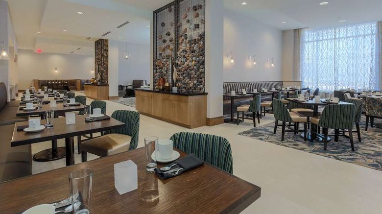 <b>DoubleTree by Hilton Evansville Restaurant</b>. Images powered by <a href="https://iceportal.shijigroup.com/" title="IcePortal" target="_blank">IcePortal</a>.