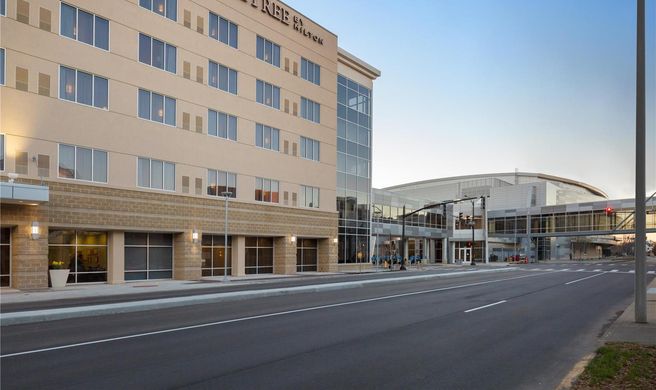 DoubleTree by Hilton Evansville Exterior