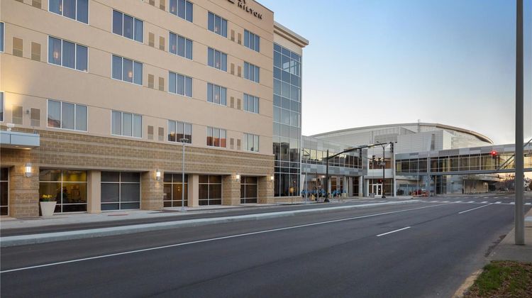 DoubleTree by Hilton Evansville Exterior