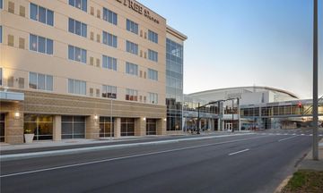DoubleTree by Hilton Evansville