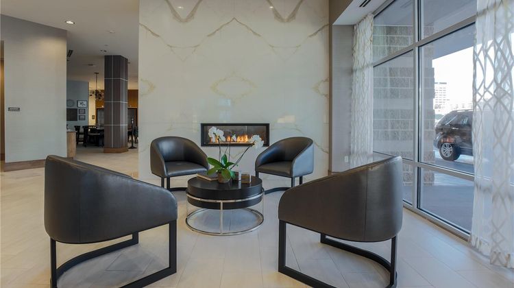 DoubleTree by Hilton Evansville Lobby