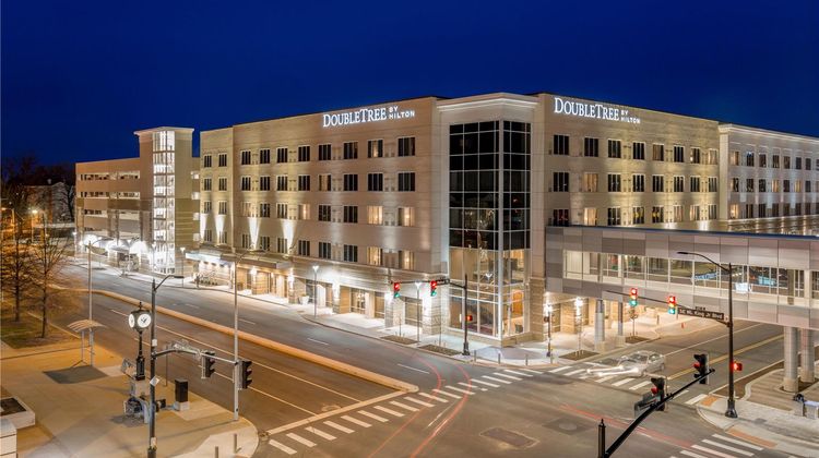 DoubleTree by Hilton Evansville Exterior