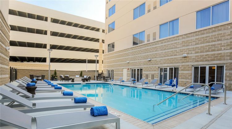 DoubleTree by Hilton Evansville Pool