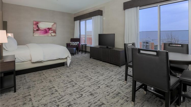 DoubleTree by Hilton Evansville Room